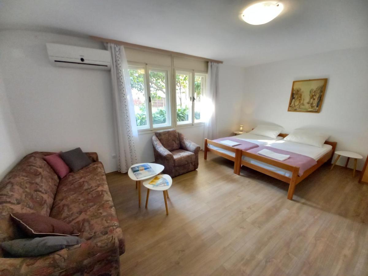 Apartments Lungo Pula Exterior foto